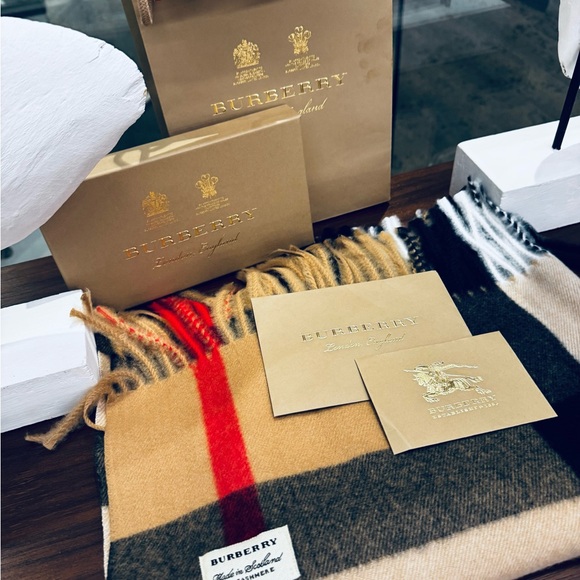New 2024 š BURBERRY LONDON Giant Check Cashmere Scarf XL Shawl Wrap Fringe - Picture 7 of 7